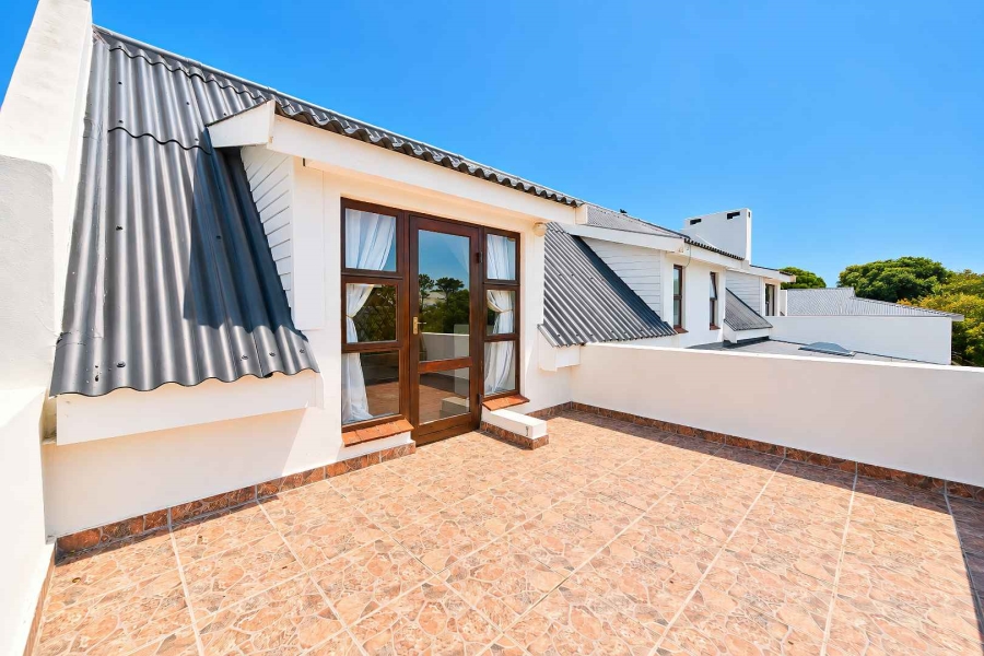 5 Bedroom Property for Sale in Fisherhaven Western Cape